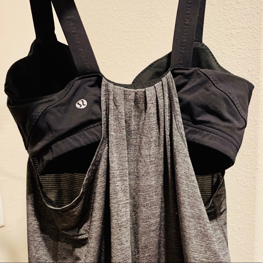 Lululemon 🍋 cutout tank with built-in bra